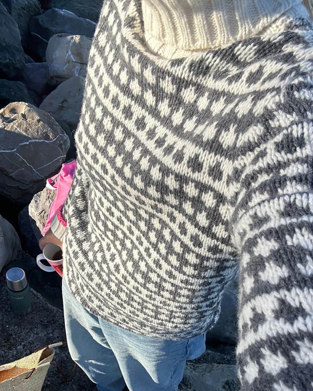 マッツノーガードさんのインスタグラム写真 - (マッツノーガードInstagram)「@amandadjerf staying warm in our favorite Icelandic sweater 🩷  #madsnorgaard」11月13日 18時45分 - madsnorgaard