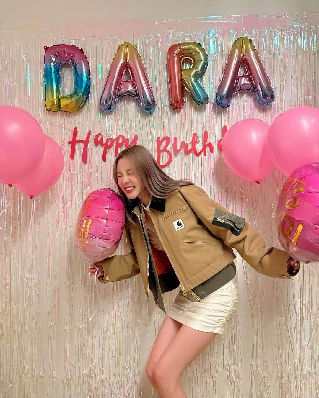 ダラ さんのインスタグラム写真 - (ダラ Instagram)「사랑하는 사람들과 함께한 생일 🥳🎂🎊🎉🎈🎁💘🥹 #SweetDARADARAday」11月13日 18時46分 - daraxxi