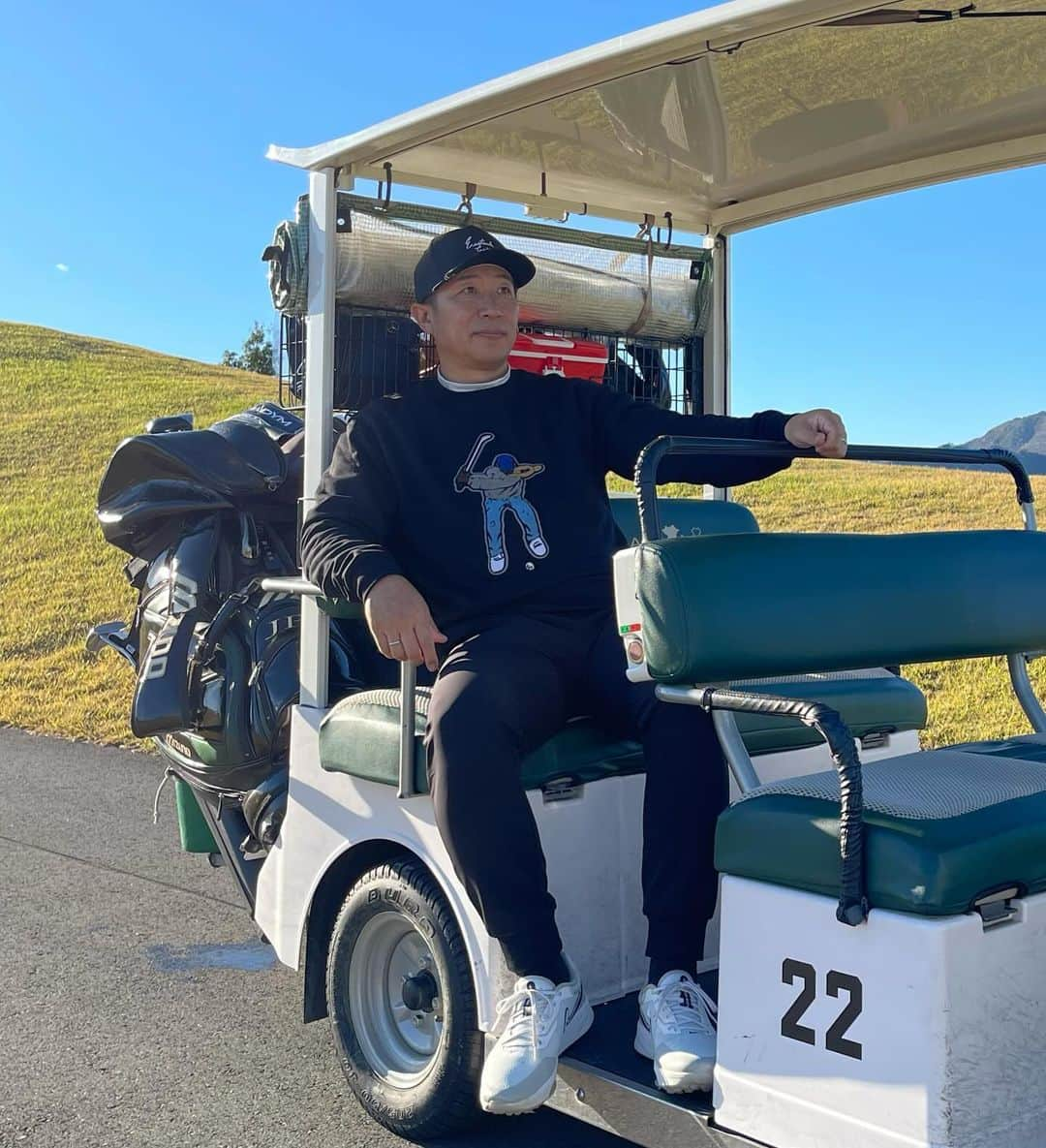 多村仁志さんのインスタグラム写真 - (多村仁志Instagram)「. 今日もEastside golfコーデでゴルフ。  朝方は寒かったですが昼頃から暖かくなり最高のゴルフ日和でした。  @eastsidegolfjapan @eastsidegolf #eastsidegolf #厚木国際カントリー倶楽部 #ゴルフ #golf #ゴルフ楽しい #enjoygolf」11月13日 18時49分 - hit_tamu