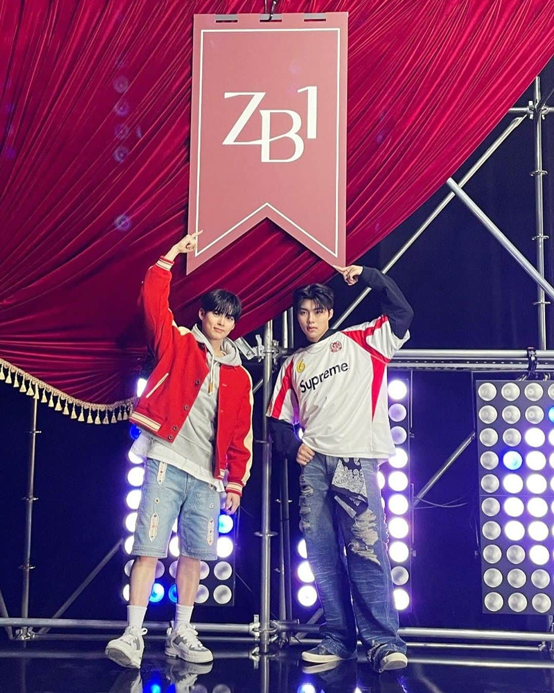 ZEROBASEONEさんのインスタグラム写真 - (ZEROBASEONEInstagram)「📱  #ZEROBASEONE #ZB1 #제로베이스원 #MELTINGPOINT #CRUSH #가시 #ZEROBASEONE_CRUSH #TakeMyHand #KidzZone #GoodNight」11月13日 18時51分 - zb1official