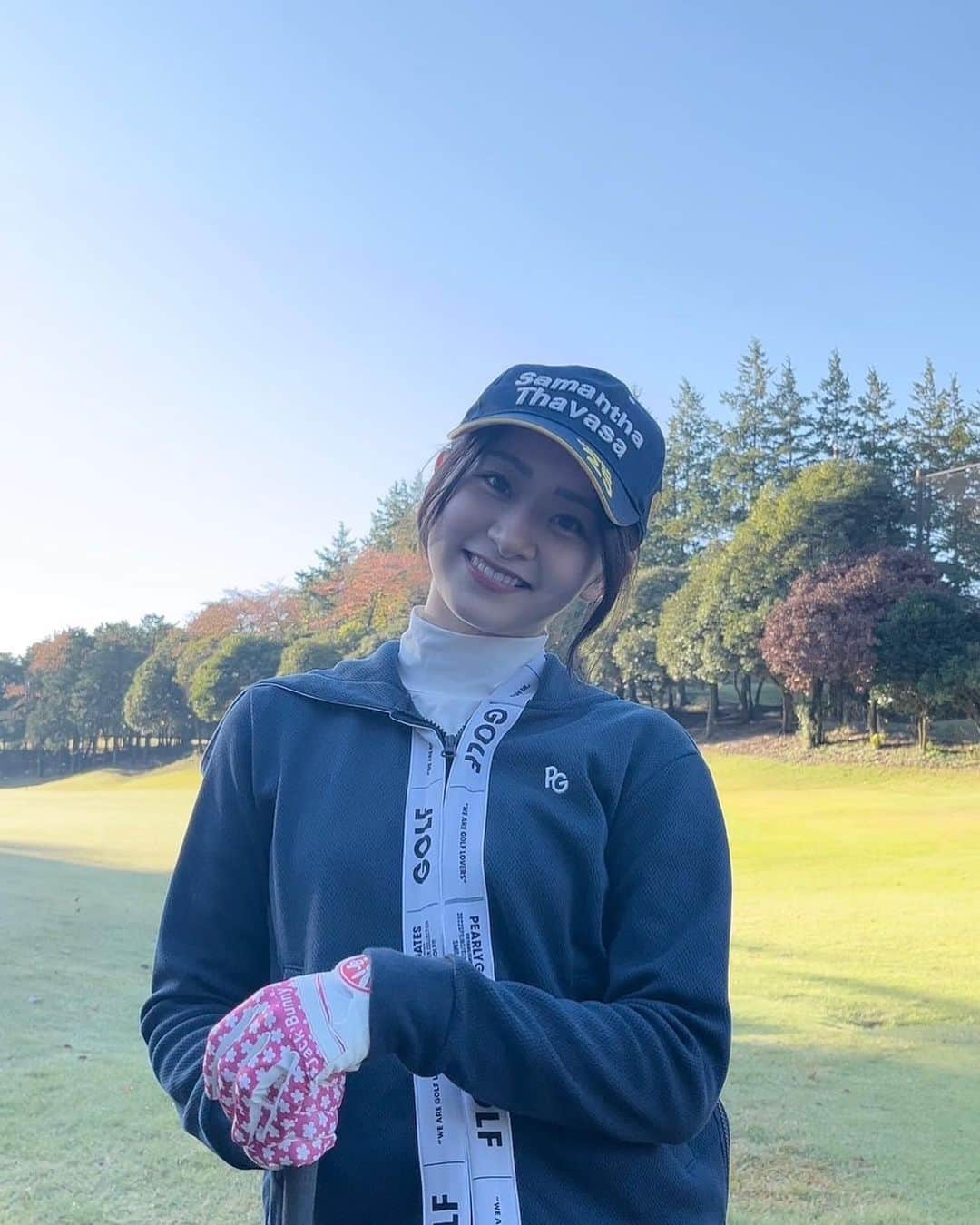 杏ジュリアさんのインスタグラム写真 - (杏ジュリアInstagram)「先日、ラウンドレッスンしてもらったよ〜⛳️  9ホールだけだけど、レッスンプロに一緒に回ってもらいながら教えてもらったんだよ！🏌️‍♀️ お天気良くて気持ちよかったぁー☀️ （これってコースデビューかな〜？？🤔）  朝の4時くらいに起きて支度して出掛け早朝から回ったので、その日は色々できてとても充実した一日になりました！🙌  スコアはハーフで70台と言っておきます笑😆  ジュリアは乗用カートがアトラクションみたいで楽しくて好きだったなっ🤣  #ゴルフ #golf #ラウンド #ハーフ #デビュー #ゴルフ場 #ゴルフ初心者 #ゴルフ女子  #instagood  #インスタ映え #longhair #ootd #code  #메이크  #followme  #오오티디 #데일리코디 #여름코디 #japan #도키센 #초도키메키센덴부 #japan #idol #杏ジュリア」11月13日 18時58分 - julia_an_official