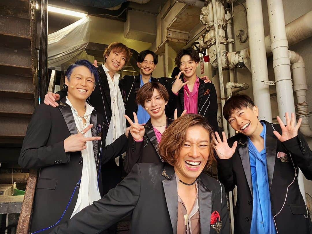 和田泰右さんのインスタグラム写真 - (和田泰右Instagram)「DIAMOND☆DOGS 20th Anniversary 「Sunshine Paradise」 11/10(金)～11/12(日)🚩博品館劇場 千秋楽🎈☺️🥰🤣😎🤩🥳🥳🥳 本当にありがとうございました！！ とっても幸せでした☆ りおくん卒業おめでとう㊗️🎓🎓よくがんばりました☺️  Next Stage!!  ⁡ ⁡ #DIAMONDDOGS #東山義久 #中塚皓平 #和田泰右 #咲山類 #廣瀬真平 #新開理雄 #Homer #サンパラ」11月13日 18時59分 - taimigi