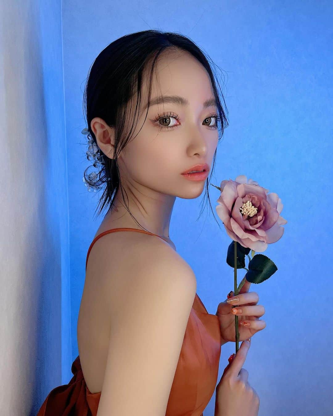 前川琳菜（りなち）さんのインスタグラム写真 - (前川琳菜（りなち）Instagram)「✩‧₊˚  🌹🧡 ( @katsuya_1010 )  #撮影 #作品撮り #ヘアセット #ヘアアレンジ #アレンジ #巻き髪 #ロングヘア #黒髪ロング #黒髪女子 #バージンヘア #ウェディングヘア #ウェディングフォト」11月13日 18時59分 - rina__maekawa