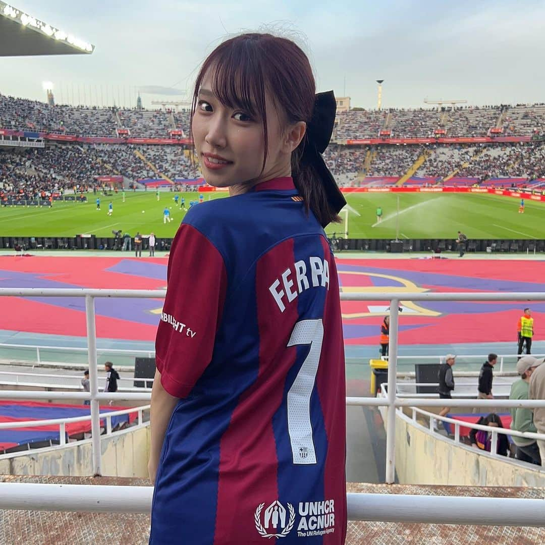 安達夕莉さんのインスタグラム写真 - (安達夕莉Instagram)「1時間後に盗難に遭うわたし⚽️ . . . #安達夕莉 #グラビア #インスタグラビア #S1 #エスワン #サッカー #サッカー観戦 #サッカー女子 #fcbarça #fcbarcelona」11月13日 19時03分 - yuuri_adachi