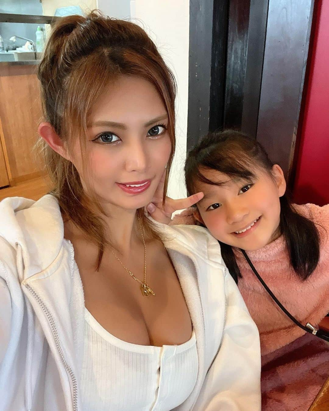 堀えりかさんのインスタグラム写真 - (堀えりかInstagram)「姪っ子ちゃんとキャンプ〜🏕️💕 今回は舞鶴へ行きました🦀 からのなったんと飲み〜🍻   #家族 #キャンプ #姪っ子 #温泉 #舞鶴」11月13日 19時14分 - xerikax143