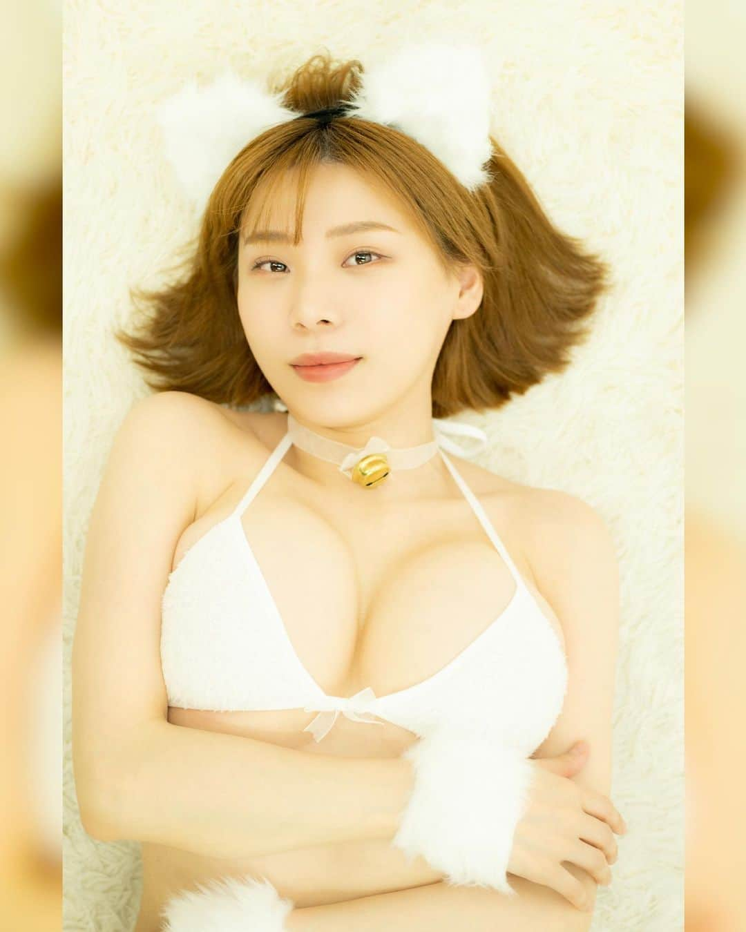 三井里彩さんのインスタグラム写真 - (三井里彩Instagram)「どっちにするか迷ってたのは一枚目と二枚目🐱  超近距離🙈💦雑誌の表紙とかにありそう😳❣️  何枚目が好きかコメントしてねぇ( ˙˘˙ )ว✐ᝰꪑ  1,2,3,4,5,6,7,8,9,10⁉︎❤️‍🔥  ☑️11/26Gスタ撮影会📸  #グラビア #撮影データ #ポートレート撮影 #ポトレ #被写体モデル #カメラマン募集 #三井里彩 #擬人化 #性感 #cosplaymodel #portrait_club_jp #risamitsui」11月13日 19時13分 - risa__mitsui