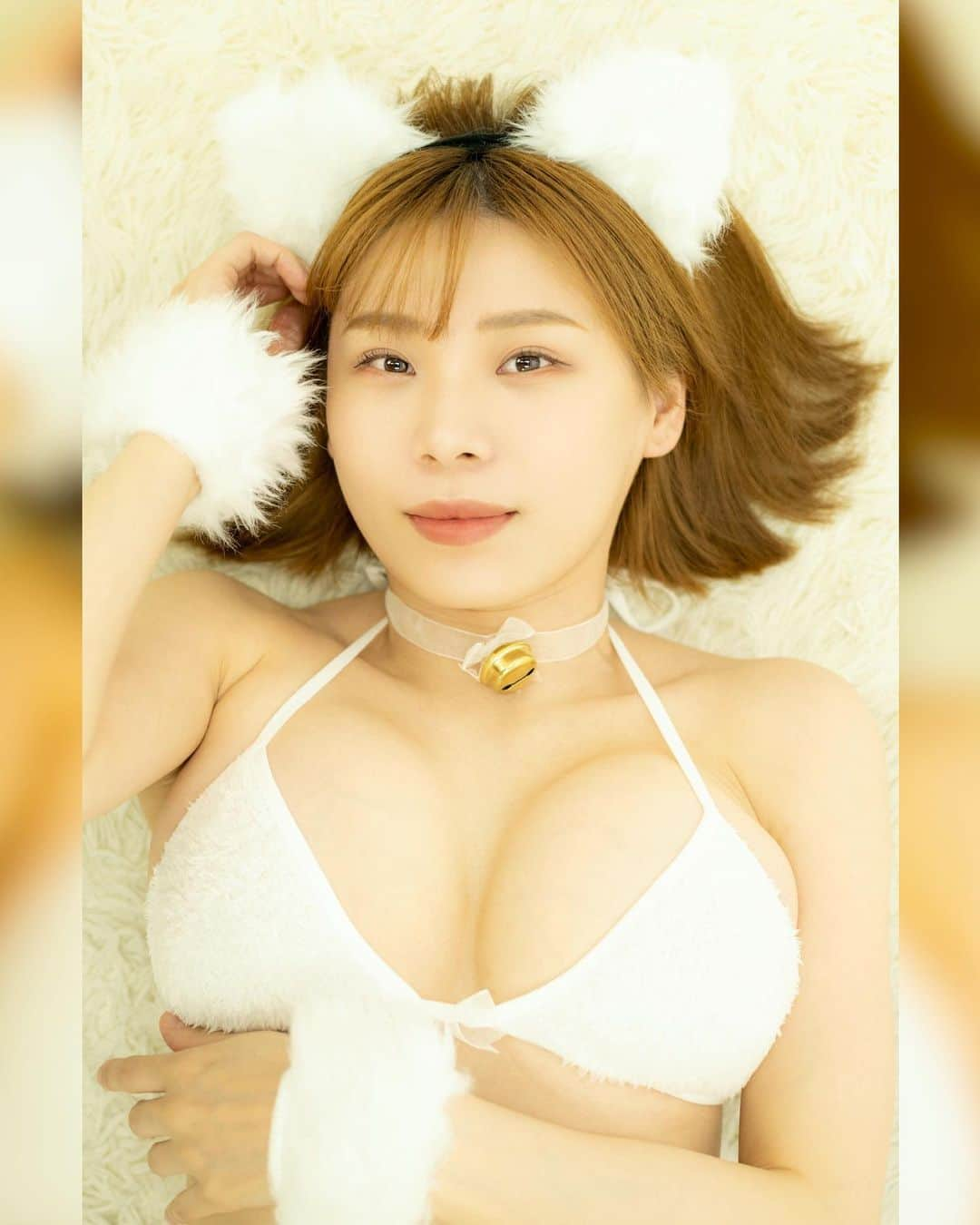 三井里彩さんのインスタグラム写真 - (三井里彩Instagram)「どっちにするか迷ってたのは一枚目と二枚目🐱  超近距離🙈💦雑誌の表紙とかにありそう😳❣️  何枚目が好きかコメントしてねぇ( ˙˘˙ )ว✐ᝰꪑ  1,2,3,4,5,6,7,8,9,10⁉︎❤️‍🔥  ☑️11/26Gスタ撮影会📸  #グラビア #撮影データ #ポートレート撮影 #ポトレ #被写体モデル #カメラマン募集 #三井里彩 #擬人化 #性感 #cosplaymodel #portrait_club_jp #risamitsui」11月13日 19時13分 - risa__mitsui