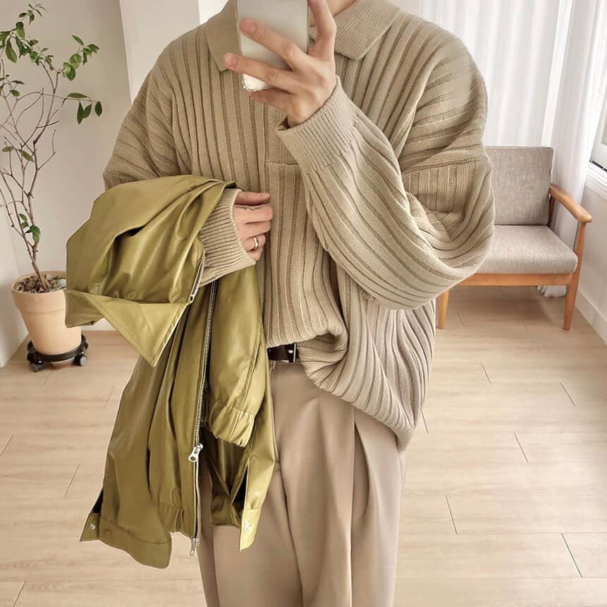 3rd Spring Official Instagramさんのインスタグラム写真 - (3rd Spring Official InstagramInstagram)「寒い季節におすすめ❄️🤍  🏷 ASCLO Rib Collar Khit - Black, Brown, Beige, Green ¥9,980( tax in )  “ ASCLO(エジュクロ) ” のニット🧶  しっかりとした素材感と 程良いオーバーサイズ感💯✨  ユニセックスでも着用可能🙆🏻‍♀️ 友達やカップルとお揃いにしても可愛い🫶🏻  @3rdspring_official  ZOZOTOWNにて発売中🔥 ブランド品番：asc-22n-010で検索🔍  ----------  #3rdspring #セレクトショップ #asclo #エジュクロ #韓国ブランド #韓国通販 #韓国 #韓国ファッション #韓国コーデ #ファッション #メンズファッション #メンズコーデ #メンズ服 #レディースファッション #レディースコーデ #レディース服 #ユニセックス #ユニセックスファッション #ユニセックスコーデ #冬コーデ #秋冬 #冬服 #ニット #ニットセーター #プチプラ #プチプラファッション」11月13日 19時16分 - 3rdspring_official