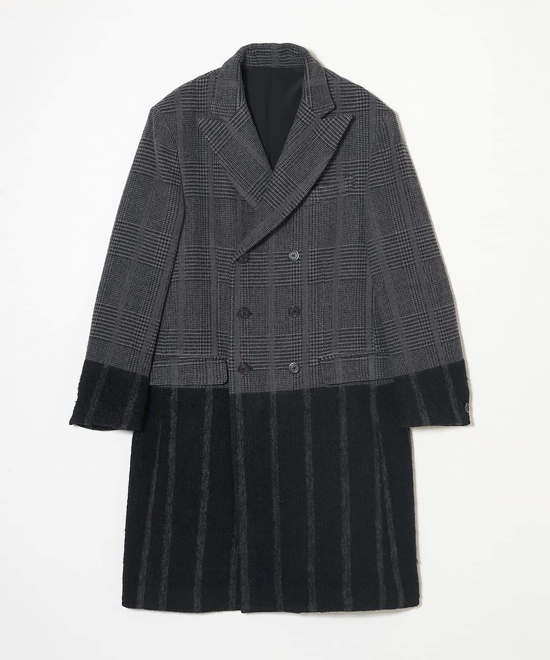 メアグラーティアのインスタグラム：「FW23 meagratia  Wool/Mohair chester coat  ややオーバーサイズでダブルのチェスターコート。裾と袖口にかけてモヘアの質感が出るように特殊な織り方をした生地を贅沢に使用しています。ミドル丈で綺麗なシルエットです。  material qua.  Wool 83% Nylon 10% Mohair 5%  Polyester 1% Rayon 1%  lining. Polyester 100%  #meagratia #fw23」