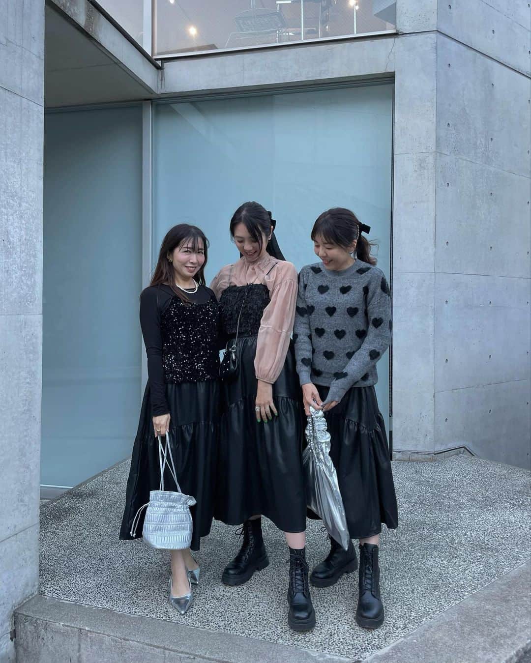 のインスタグラム：「☆☆☆  . SHEIN TOKYO 1周年記念コレクション+ に参加してきました @shein_japan  @shein_official  @yoka1124 @happy__riin FRIFULのスカートリンクで♡ SKU: sz230825649752  ブーツ以外、全部sheinだよ  ファッションショーでは、 SHEINのアイテムの着こなしが参考になったよ！ プチプラとか思えない可愛さ！  原宿の店舗でガチャガチャしてサングラスが当たったー 店舗ではガチャガチャや試着、コスメが見れたり楽しいから行ってみてー！  クーポンを頂いたので是非使ってね コード名：ANV23 期間：23/11/1~23/12/13 割引率：0~5999円 15%オフ，6,000円以上20%オフ  . . #SHEIN #FRIFUL #sheinコーデ  #FRIFULコーデ #besheinモデル  #PR#SHEIN購入品 #秋コーデ#sheintokyo1周年 #大人カジュアル#高身長女子#高身長コーデ#40代コーデ #40代ファッション#大人カジュアル#30代ファッション #30代コーデ#骨スト#骨格ストレート#シンプルコーデ#キレイめコーデ」