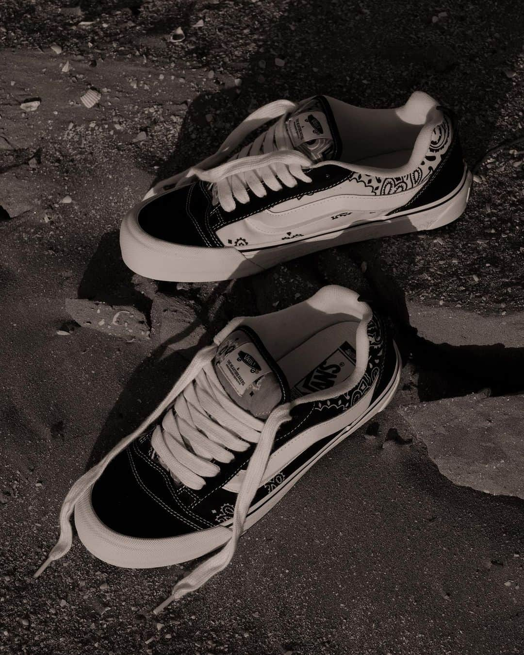 ベドウィンさんのインスタグラム写真 - (ベドウィンInstagram)「VAULT by VANS x BEDWIN & THE HEARTBREAKERS  UA OG AUTHENTIC LX KNU SKOOL VLT LX  THU NOV 16 12pm at BEDWIN & THE HEARTBREAKERS Online store.  BEDWIN & THE HEARTBREAKERSオンラインストアでは、11月16日(木)12時より発売を開始いたします。  #vaultandtheheartbreakers  Photographer / Ryunosuke Kanaya @rynsk_kny  Videographer / Udai @udai65  Hair & Make / Sakie Miura @sakiemiura  Stylist / Kei Hashimoto @_hsmt  Model / LEN @len.5 / DEIWON @agneskruel / NINA @nihhna  Direction/Production / Jennifer Rabenitas @jenniferrabenitas  @vans @vansjapan @vans_korea @vans_cn」11月14日 12時00分 - bedwin_official