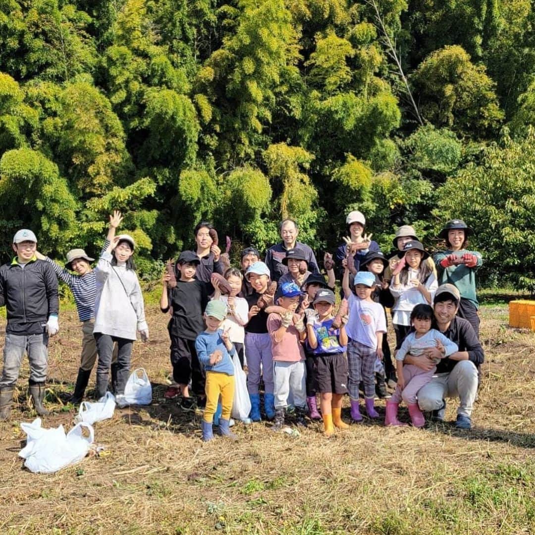 野田聖子さんのインスタグラム写真 - (野田聖子Instagram)「岐阜・三重で、いつも応援してくださっている「聖優会」の豊吉会長から、美味しそうなさつまいもがたくさん届きました。  これは、「聖優会」水谷さんのお声がけで開催された一般社団法人en（美濃加茂市）の子どもたちと地元の小学生の芋掘りの成果です。  早く食べたいです！ありがとうございます。  #一般社団法人en  #野田聖子」11月13日 19時30分 - seiko.noda