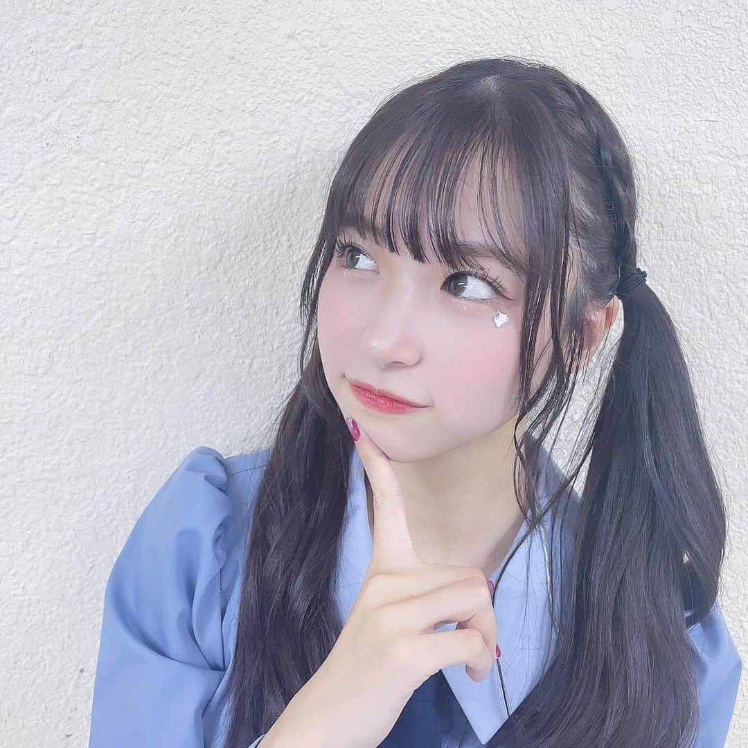 のインスタグラム：「🤔 * 絵文字と似てる💭 * #君は僕の風 #AKB48武道館 #制服  #pyonstagram  #AKB48 #アイドル #富山 #富山県 #はるpyon #橋本陽菜 #圧倒的橋本陽菜 #橋本陽菜を広める」