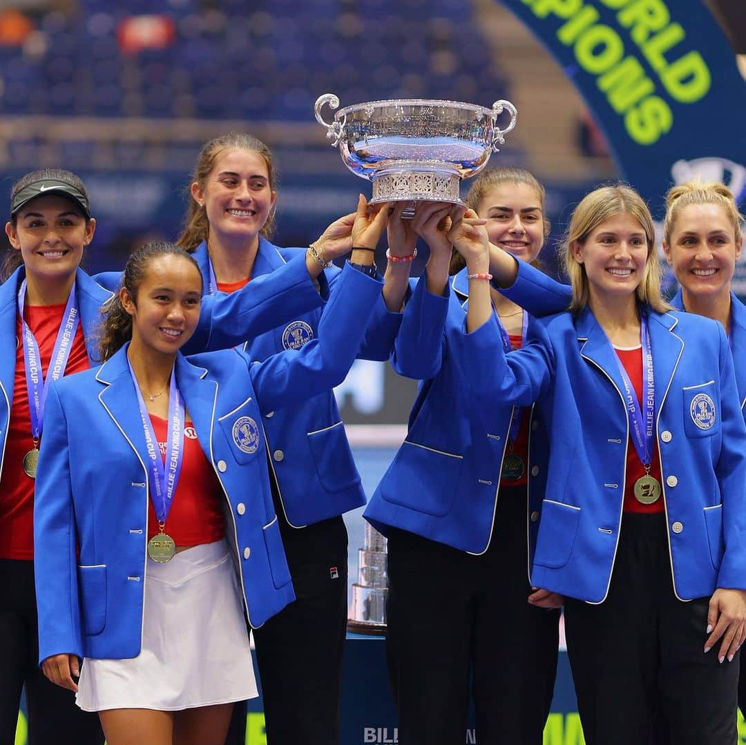 ウージニー・ブシャールさんのインスタグラム写真 - (ウージニー・ブシャールInstagram)「WORLD CHAMPS 🇨🇦❤️  📸 ITF」11月13日 19時37分 - geniebouchard