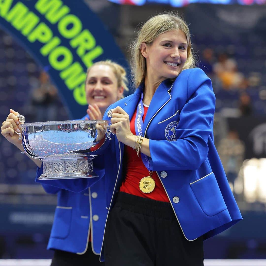 ウージニー・ブシャールさんのインスタグラム写真 - (ウージニー・ブシャールInstagram)「WORLD CHAMPS 🇨🇦❤️  📸 ITF」11月13日 19時37分 - geniebouchard