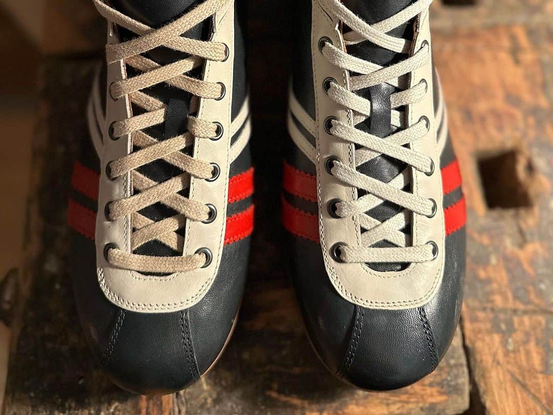 ツェハさんのインスタグラム写真 - (ツェハInstagram)「Carl Hässner DERBY NEW COLLECTION 👉 Jetzt ONLINE  #liga  #zeha #zehaberlin #retro  #sneakers #shoes #footwear #retrosneakers #vintage #berlin #sportgeschichte #newcollection #oldgermanbrand #mensfashion #fashionstyle #50s #vibramsole #vintagesoccer #soccer #calcio #fussball #storiadelcalcio #people #pantone2024 #vintagesneakers #heritagestyle  #retrodesign #vintagelover #trainers #handwerk」11月13日 19時39分 - zehaberlin