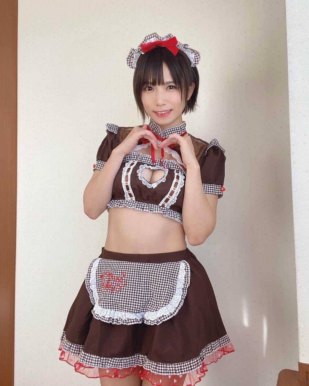 村上りいなのインスタグラム：「色々なメイドの顔🤭  #photooftheday #instagood #followme #メイド #cosplay #love」