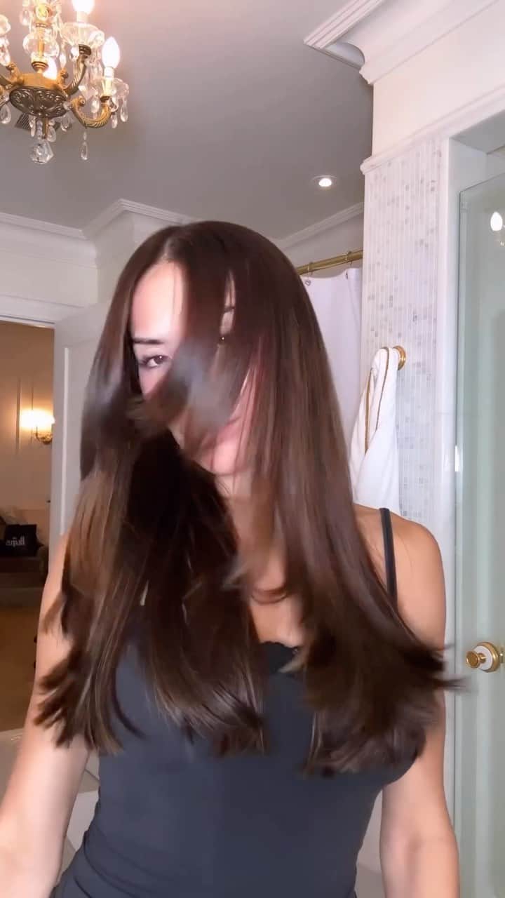 ghd hairのインスタグラム：「This transformation really is WOW 🤩@iluvsarahii talks us through how she takes her hair from wet to sleek, shiny and healthy with ghd duet style 🖤  #ghd #ghdhair #ghdduetstyle #healthyhair #healthyhairroutine #hairtransformation」