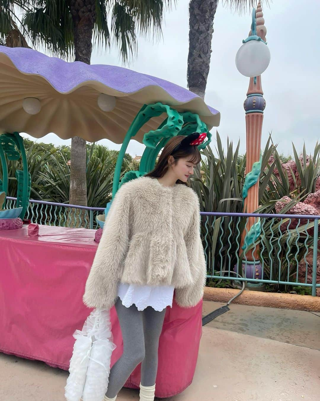 YUYUさんのインスタグラム写真 - (YUYUInstagram)「⒊🎡🎀🐭👱🏼‍♀️🥜 #disneyparks  #RAMONAPEPURAMUCOAT #BCAMILLEBAG」11月13日 19時59分 - yuyukmt