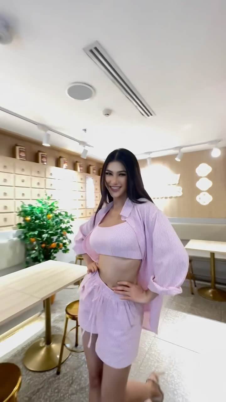 Ivan Gunawanのインスタグラム：「Kerja sambil  liburan  why  not 👑👑👑 sekalian  Kangen  kangen nan  bareng  ya.. ya ❤️❤️」