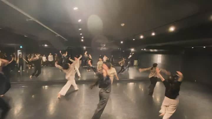 黒須洋壬のインスタグラム：「黒須洋嗣 JAZZ CLASS 2023.Nov.13  @danceworks_jpn  @xross  #losecontrol  #teddyswims  #dance  #jazzdance  #tokyo  #japan  thanks for coming @harukafun  @rin.mhri」