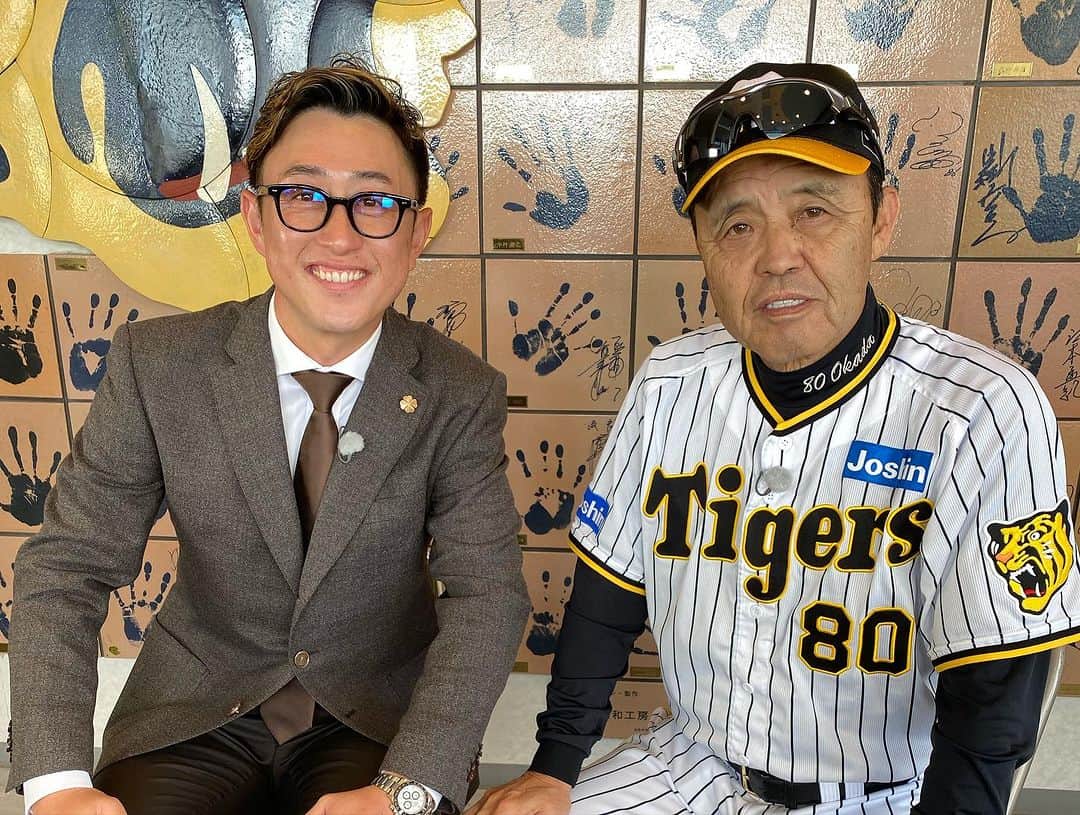 今成亮太のインスタグラム：「安芸キャンプに行って来ました！ 日本1のチームの取材は楽しかったです😆 岡田監督とこんなに話をさせていただいたのは 初めてだったので、少し緊張しました💦 上本コーチにも会いに行けたし、沢山の若い選手にも話が聞けてました‼️ 来年も楽しみですねー😊 スカイAさんで放送しますので、皆さん見て下さいね👍」