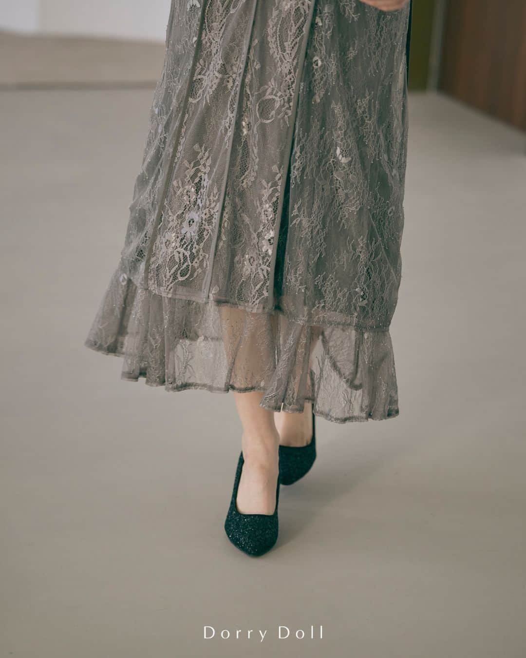 Dorry Dollのインスタグラム：「【 9443 】  レイヤードレースドレス Layered Lace Dresses  繊細なレースでデザインされたお呼ばれドレス👗  今までのセットドレスとは違い。 ロングジレとワンピースを合わせたManyWayシリーズです👀✨  ボレロではなくロングベストにすることによって ストンとしたIラインシルエットに🤍 ワンピース1枚でもシンプルに着れるオケージョンドレスなので 結婚式から二次会に参加する際に 変化をつけたいお洒落女子にオススメなドレスとなっています🌹  お呼ばれドレスを選ぶならDorryDollで決まり！ みなさんの着用の感想。 タグ付けお待ちしております♪  . ・ ・  #結婚式コーデ #結婚式ドレス #結婚式参列 #お呼ばれコーデ #お呼ばれスタイル #お呼ばれドレス #お呼ばれワンピ #フォーマルドレス #お食事会 #デートコーデ #ディナーコーデ #オケージョン #パーティードレス #ホカンス #新作ドレス #dorrydoll #ドリードール」