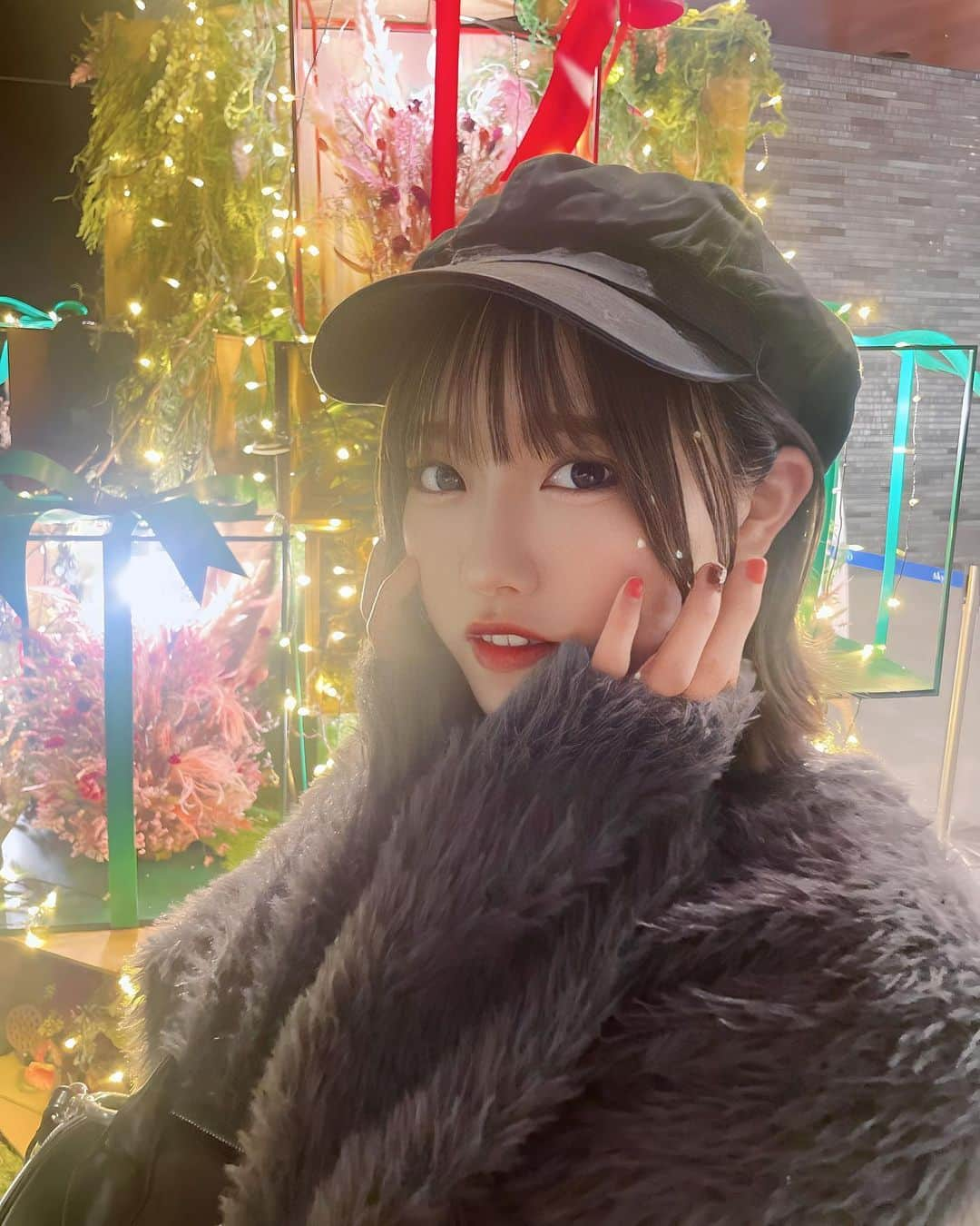 香月杏珠のインスタグラム：「・  これからのシーズンクリスマスツリーとイルミネーション見つけたらすぐ写真撮るマンになっちゃうよね。笑  彼女とデートなうに使ってええで♡♡笑」