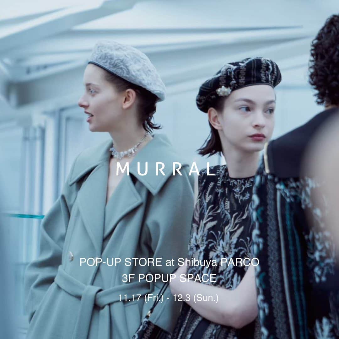 M U R R A Lのインスタグラム：「. 【INFOMATION】 2023年11月17日(金)～2023年12月3日(日)の期間にて渋谷PARCO 3F POP UP SPACEにてPOP-UP STOREを開催致します☃️  渋谷PARCO POP-UP STORE限定の別注トートバッグや 新作の23秋冬コレクションのフルラインナップ展開を記念して、渋谷PARCO先行販売でオリジナルステーショナリーセット「Snow cover stationery set」を販売致します。  また、2023年11月23日(木・祝)～2023年11月25日(土)の3日間は、完全予約制の試着会「Salon de MURRAL」としてオープンいたします。  11/23(Thu.)-11/25(Sat.)の3日間で、予約制にてカリグラファー島野真希さまをゲストにお呼びし、事前予約いただいた方へカリグラフィーサービスを楽しんでいただけるイベントを開催🖌️コレクションのムードを表した言葉を、その場で書いていただきます。  23秋冬コレクションを締めくくる特別なイベントとなります。 皆さまのご来場をスタッフ一同心よりお待ちしております。  ________________________  ＊カリグラフィーサービスはご予約頂いたお客様のみ体験出来るサービスとなっております。トップページ詳細よりご予約のリンクにお進み下さいませ。  ＊ステーショナリーセットをご購入のお客様にはノートへのカリグラフィーサービスをさせて頂きます。  ＊別途トートバッグに関しましては店頭のみの販売です。お取り置き等は出来かねますので予めご了承くださいませ。」
