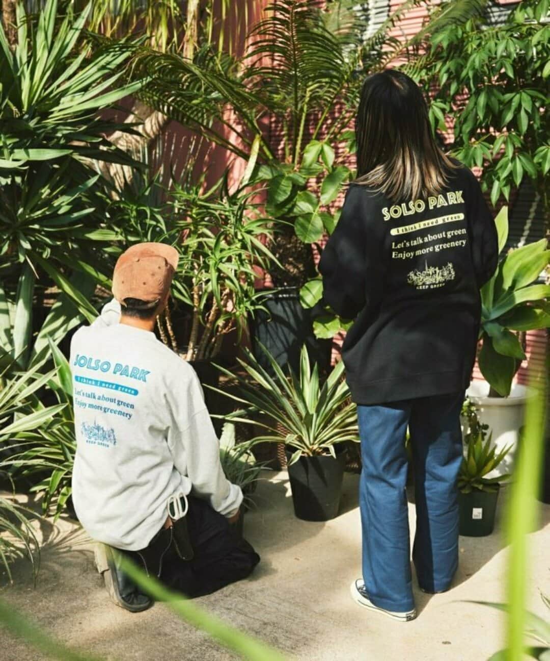 のインスタグラム：「-SOLSO PARK × FREAK'S STORE-  「SOLSO FARM」の都心型GREEN & FLOWERマーケット「SOLSO PARK」とコラボした別注クルーネックスウェットが登場！ 今回のコラボの為に作られたオリジナルのグラフィックをプリントした限定アイテムです◎  FREAK'S STORE ソルソパーク 別注 ビッグシルエット バックプリント クルーネックスウェット【限定展開】 問い合わせNo.1221248900800 価格:¥5,995(tax in) カラー:グレー/ブラック/グリーン サイズ:S/M/L  ▶︎画像をタップして商品情報をチェック！  ≪開催中のキャンペーン≫ サイトリニューアルを記念して、お得なキャンペーンを多数開催中🔥 ▶詳細はTOPページ( @freaksstore_official )のURLからNewsをご覧ください。  ｰ ｰ ｰ ｰ ｰ ｰ ｰ ｰ ｰ ｰ ｰ ｰ ｰ ｰ ｰ ｰ ｰ ｰ ｰ ｰ ｰ ｰ ｰ ｰ ｰ ｰ ｰ ｰ ｰ ｰ ｰ ｰ ｰ ｰ ｰ @daytona_park FREAK'S STORE,PUBLUX,Freada,Vitamix等のファッションからライフスタイルまで幅広いブランドを取り扱うモールです。 ｰ ｰ ｰ ｰ ｰ ｰ ｰ ｰ ｰ ｰ ｰ ｰ ｰ ｰ ｰ ｰ ｰ ｰ ｰ ｰ ｰ ｰ ｰ ｰ ｰ ｰ ｰ ｰ ｰ ｰ ｰ ｰ ｰ ｰ ｰ  #freaksstore #フリークスストア #freaksstore23fw #freaksstoreofficial#freaksstore_men」
