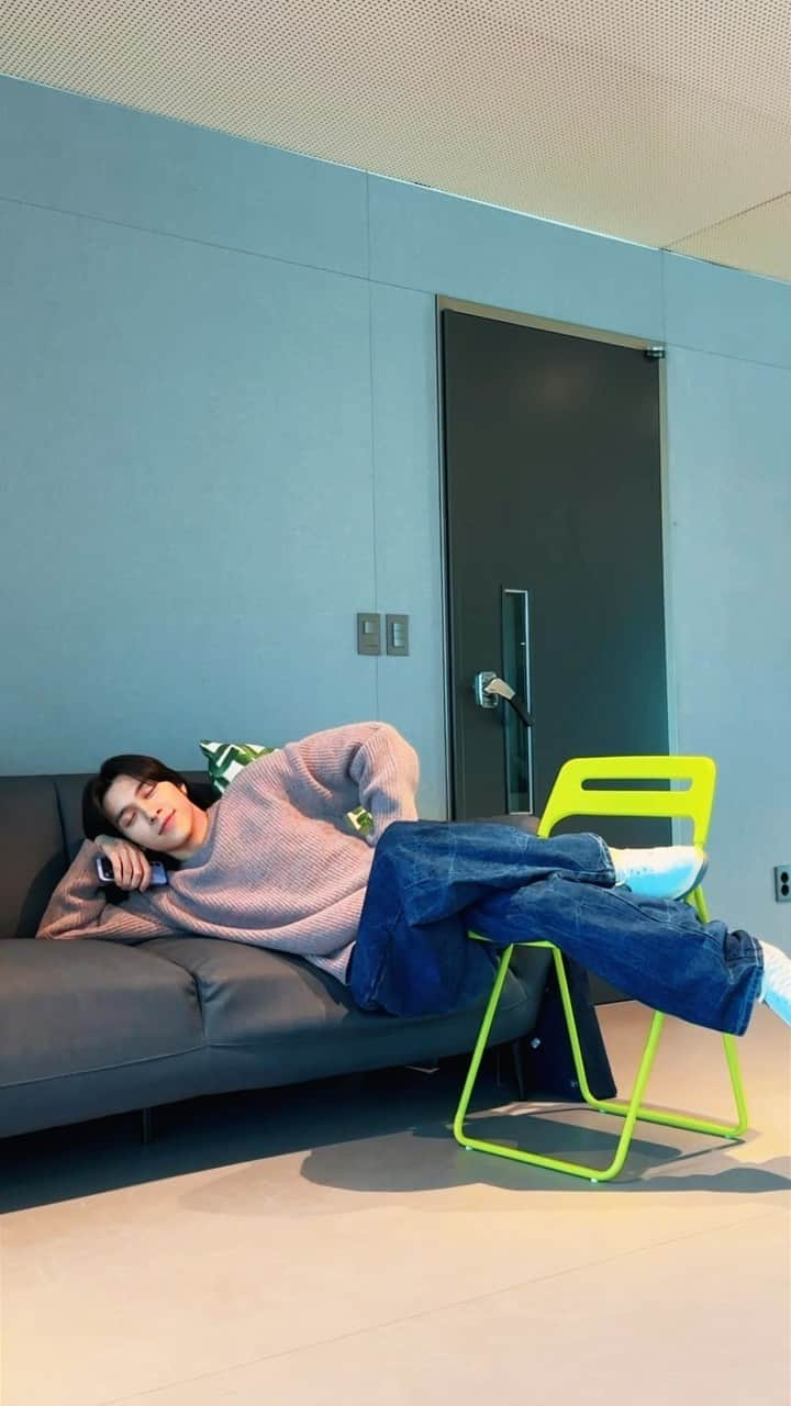 Way Vのインスタグラム：「⏪️🦄 : 𝑩𝒍𝒂𝒎𝒆 𝒊𝒕 𝒐𝒏 𝒎𝒚 𝒚𝒐𝒖𝒕𝒉 〰️ 💚  #HENDERY #黄冠亨 #헨드리 #WayV #威神V #OnMyYouth #遗憾效应 #WayV_OnMyYouth #WayV_OnMyYouth_遗憾效应」