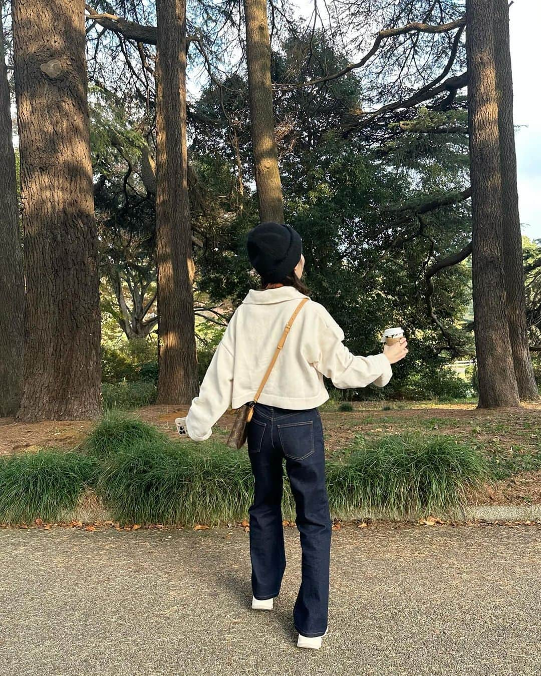 まるさんのインスタグラム写真 - (まるInstagram)「ㅤ 最近新宿御苑好きすぎてめっちゃ行ってる🍂 ここほんとに癒されるんだよなぁ〜🫶🏻 公園コーデやからカジュアルコーデにしたよ😚  モールニットは @hinari_official の新作🥰 ( 11/24 new release♡) カジュアルなデザインながらもニットで女の子らしさと 秋冬っぽさをプラス🧶✌️♡ ㅤ オレンジのタートル差し色に合わせたら めちゃ可愛かった〜🍊お気に入り ㅤ #hinari #hinari_code #153cmコーデ #低身長コーデ」11月13日 20時09分 - marumaru1530