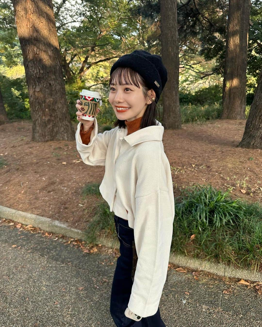 まるさんのインスタグラム写真 - (まるInstagram)「ㅤ 最近新宿御苑好きすぎてめっちゃ行ってる🍂 ここほんとに癒されるんだよなぁ〜🫶🏻 公園コーデやからカジュアルコーデにしたよ😚  モールニットは @hinari_official の新作🥰 ( 11/24 new release♡) カジュアルなデザインながらもニットで女の子らしさと 秋冬っぽさをプラス🧶✌️♡ ㅤ オレンジのタートル差し色に合わせたら めちゃ可愛かった〜🍊お気に入り ㅤ #hinari #hinari_code #153cmコーデ #低身長コーデ」11月13日 20時09分 - marumaru1530