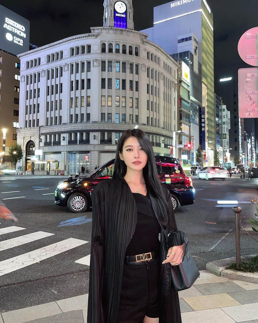 相沢みなみさんのインスタグラム写真 - (相沢みなみInstagram)「I like Ginza in the night💫 ⚠️Be careful there will be a big spider in the last pic🚨 . 夜の銀座好き🏙️ ⚠️最後の写真に蜘蛛が出てきます。びっくりしないでね🚨 . #銀座 #ざぎん  #ginza #tokyo  . #相沢みなみ  #minamiaizawa #相澤南」11月13日 20時11分 - epoint2016