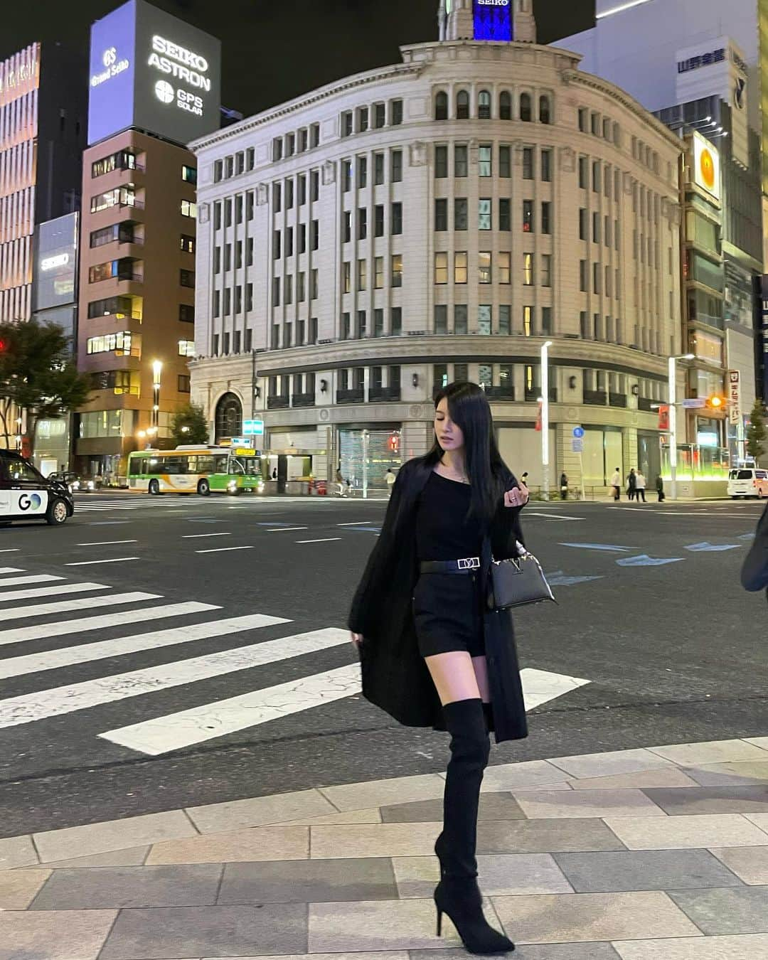 相沢みなみさんのインスタグラム写真 - (相沢みなみInstagram)「I like Ginza in the night💫 ⚠️Be careful there will be a big spider in the last pic🚨 . 夜の銀座好き🏙️ ⚠️最後の写真に蜘蛛が出てきます。びっくりしないでね🚨 . #銀座 #ざぎん  #ginza #tokyo  . #相沢みなみ  #minamiaizawa #相澤南」11月13日 20時11分 - epoint2016