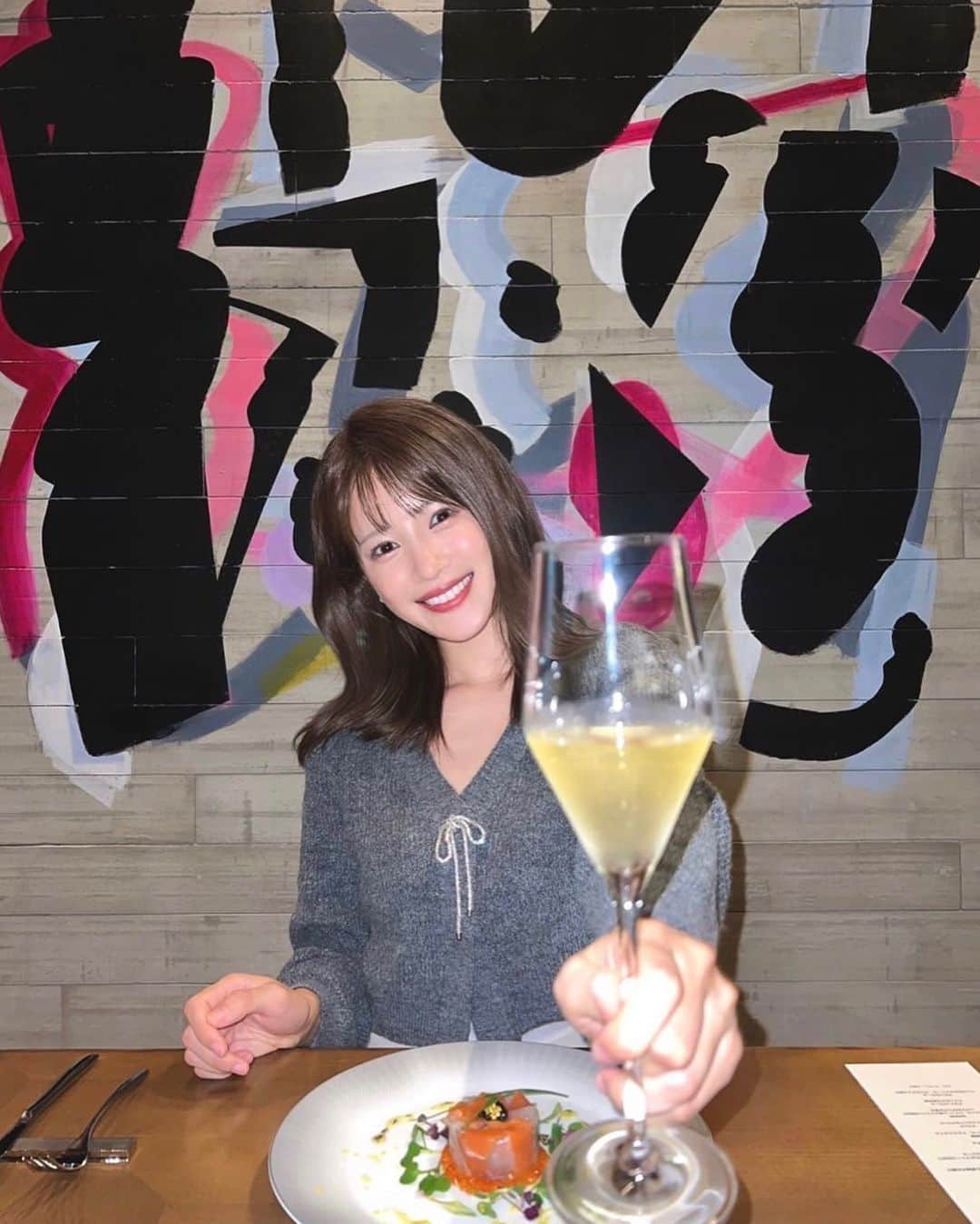 神田れいみさんのインスタグラム写真 - (神田れいみInstagram)「🥂  親友と大手町のフレンチへ🍽️✨  毎週のように会っているのに 今回は1ヶ月空いたので積もる話がありすぎて...！ マシンガントークが止まらなかった🫢  お料理はどれもとても美味しくて ホスピタリティ、お店の雰囲気も◎ 楽しいひとときをありがとうございました💕  #PR #BullsTokyo」11月13日 20時11分 - kandareimi