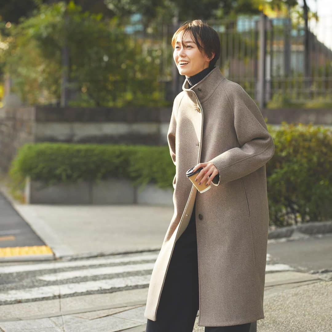 SUIT SELECT スーツセレクトさんのインスタグラム写真 - (SUIT SELECT スーツセレクトInstagram)「【STAND COLLAR COAT】 ポリ100なのにウール見えするスタンドカラーコート。 ジャージー素材で軽くて柔らかい。 ノーベルトのロング丈で体のラインを拾わないのも嬉しい。 袖口を絞っているので、 オーバーサイズなのに華奢に見える。 ・ COAT ¥31,900 ・ ・ ・ #suit #スーツ #suitselect #スーツセレクト #スーツのある日常 #平野マユ  ・ #ビジネス #レディース #レディースファッション #レディースコーデ #レディースコート #秋冬 #新作 #コート ・  #business #fashion #ootd #outfit #ladies #ladiesfashion #ladiescode #ladieswear #2023aw #aw #autumn #winter #newarrival #newnormal #coat #dailycoat」11月13日 20時18分 - suitselect_japan_official