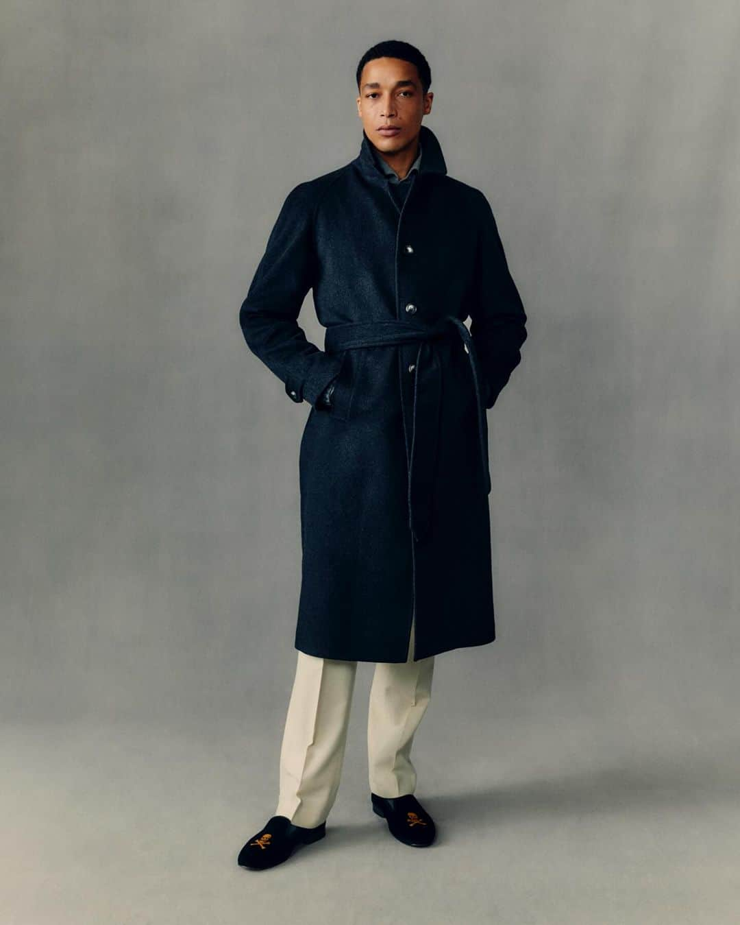 ニュー&リングウッドのインスタグラム：「Our Cashmere Wrap Coat nods to the stylings of classic outerwear, with an elegant, metropolitan silhouette as suited to tailoring as it is for a weekend shop.   This coat is made with an incredibly soft cashmere fabric and cut to give plenty of room for cold weather layering.」