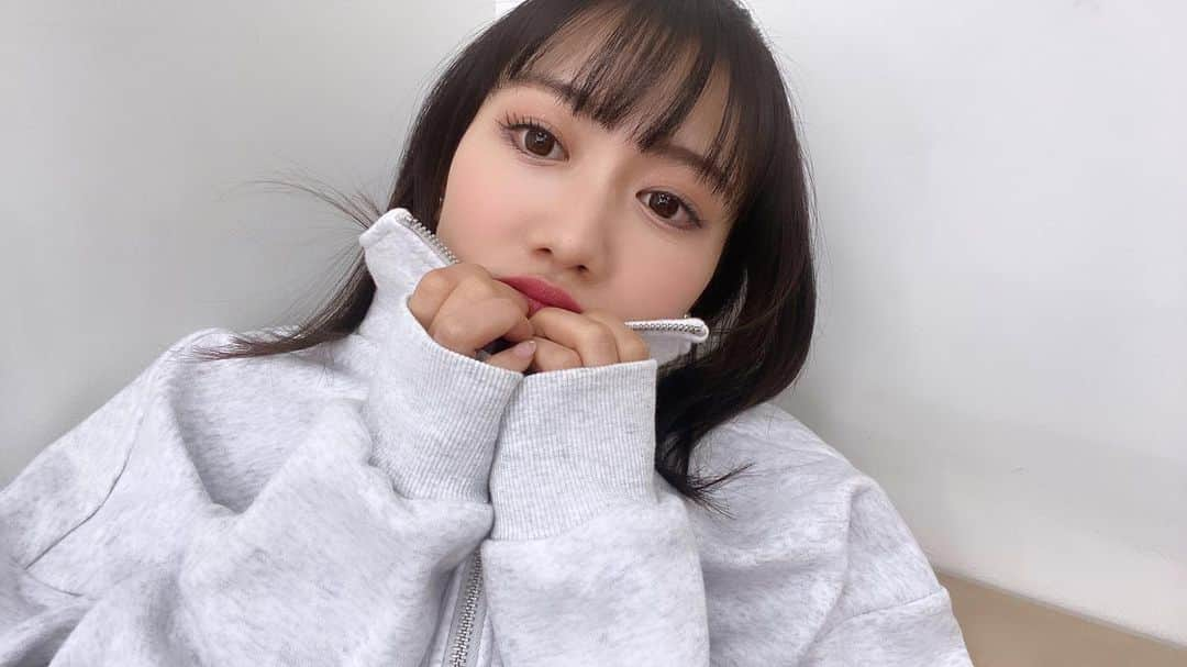 高城れにのインスタグラム：「急に寒くなったよねぇ…🥺☝🏻 風邪ひいてない？  裏起毛から離れられない季節やね☺️  #winter  #⛄」