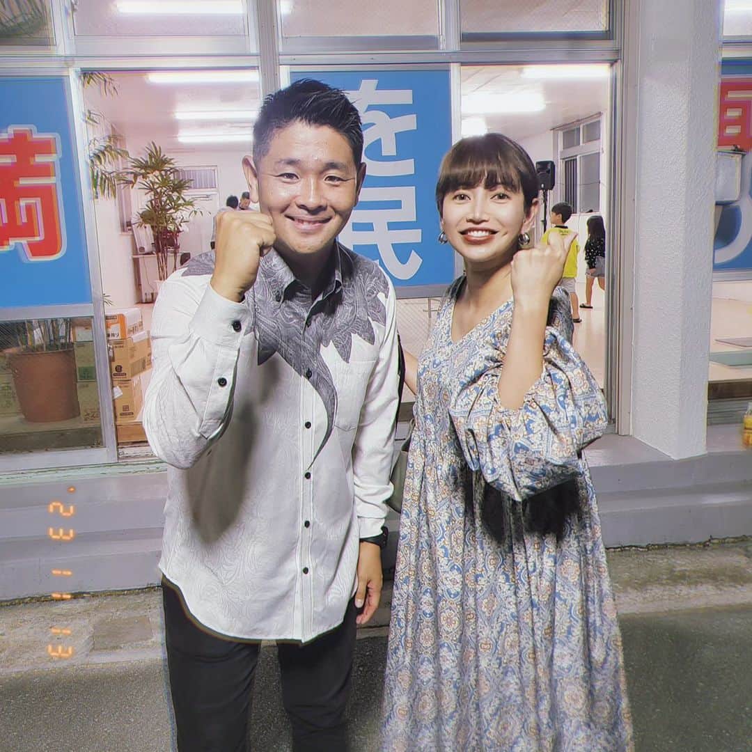 yuina.ushio ueharaのインスタグラム：「. 来年6月に行われる 糸満市長選に向けて #新垣ゆうた さんの事務所びらきへ🔥  事務所にはいりきれないくらいのひとたちで 外までいっぱいだったのをみて たくさんの人に期待されて 応援されてるんだなーって感じたよ🥺  糸満市議会議員を 3期トップ当選👑の次は 糸満もぶっちぎり当選目指して🔥  そして地元愛とエネルギーが強い糸満が もっともっとパワーアップしていくのを 楽しみにしてます🥰  みんなもフォローして応援してね✊‼️ ✔️ @arayu1204  #糸満市長選」