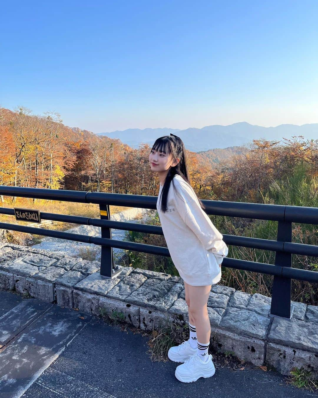 徳永羚海さんのインスタグラム写真 - (徳永羚海Instagram)「. 今年も大山の紅葉見れて幸せ~🍁🤍          #大山 #鳥取県 #紅葉 # #紅葉スポット  #秋 #ハーフアップ #ヘアアレンジ #ootd #fyp  #fashion  #06 #sjk」11月13日 20時26分 - remi_tokunaga1001