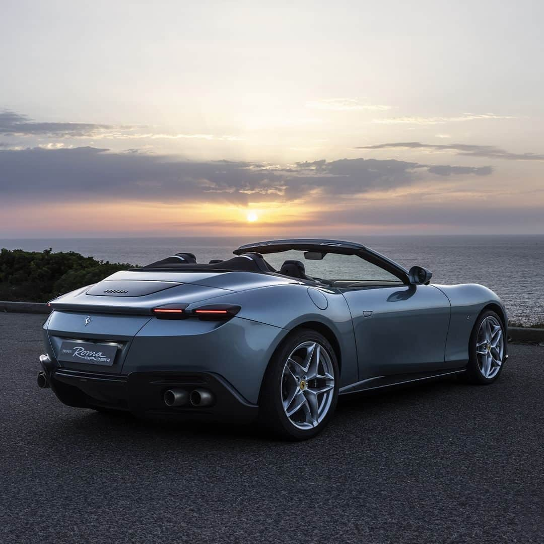 フェラーリさんのインスタグラム写真 - (フェラーリInstagram)「Take your time to savour the beauty of the sunset in the #FerrariRomaSpider.   #LaNuovaDolceVita #Sardinia #Ferrari」11月13日 20時29分 - ferrari