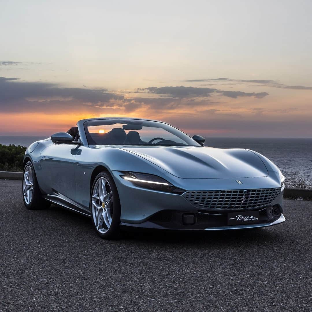 フェラーリのインスタグラム：「Take your time to savour the beauty of the sunset in the #FerrariRomaSpider.   #LaNuovaDolceVita #Sardinia #Ferrari」