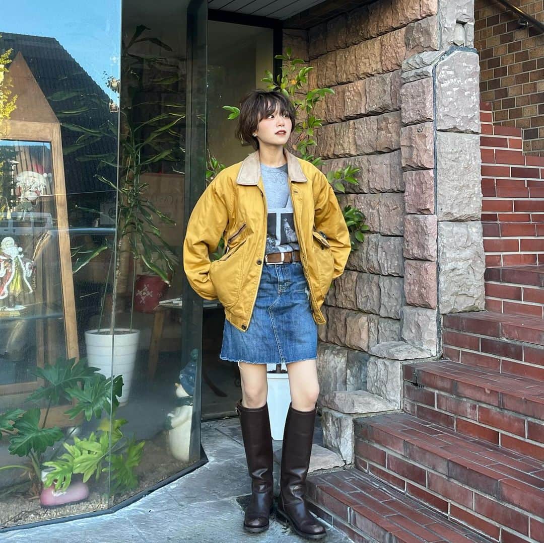 moeさんのインスタグラム写真 - (moeInstagram)「5年ぶりくらいにミニスカ履きました（╹◡╹）照 念願のロングブーツを手に入れルンルンなご様子〜〜 カフェめっためた素敵空間だった〜〜」11月13日 20時30分 - m____wip
