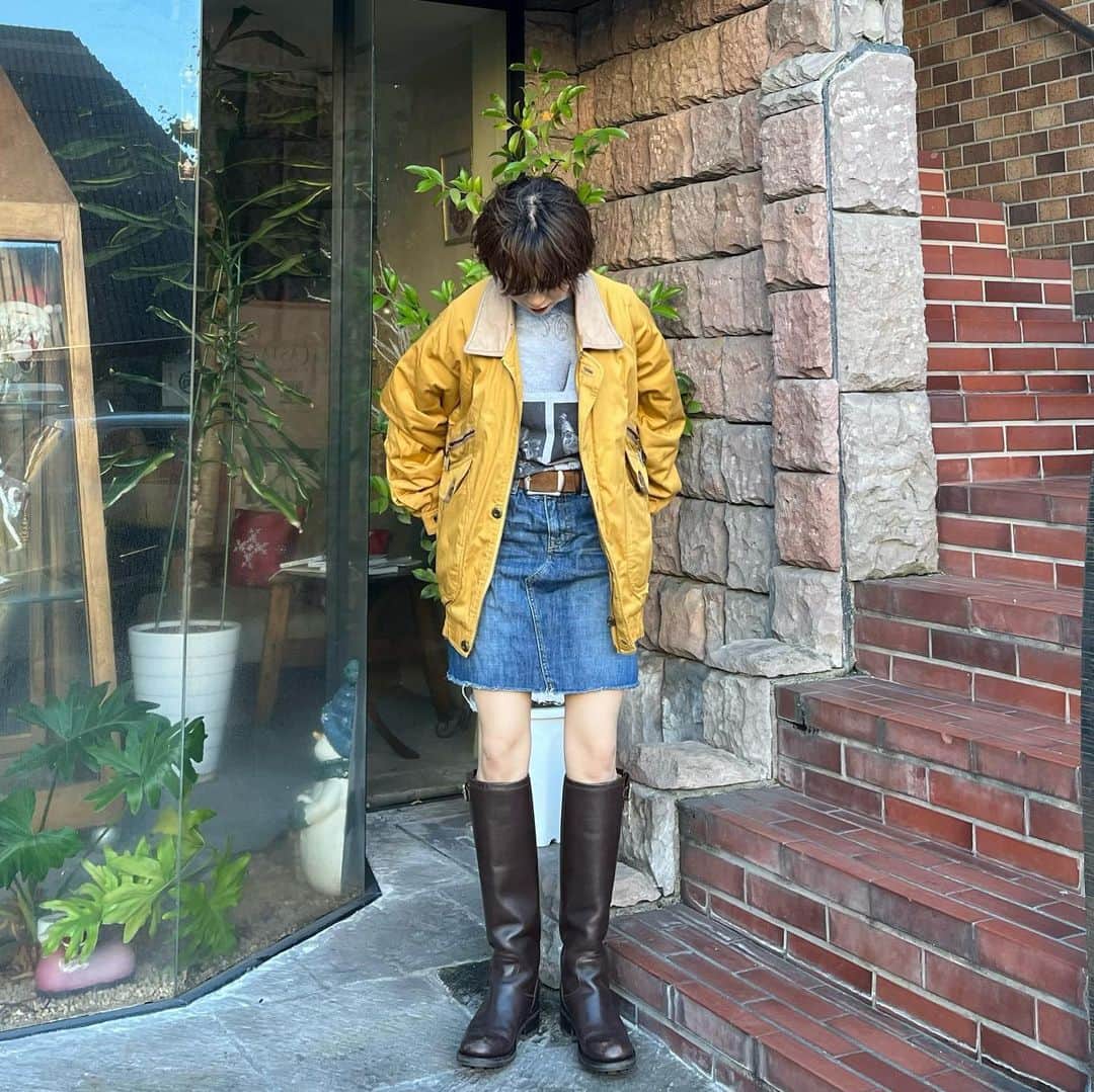 moeさんのインスタグラム写真 - (moeInstagram)「5年ぶりくらいにミニスカ履きました（╹◡╹）照 念願のロングブーツを手に入れルンルンなご様子〜〜 カフェめっためた素敵空間だった〜〜」11月13日 20時30分 - m____wip