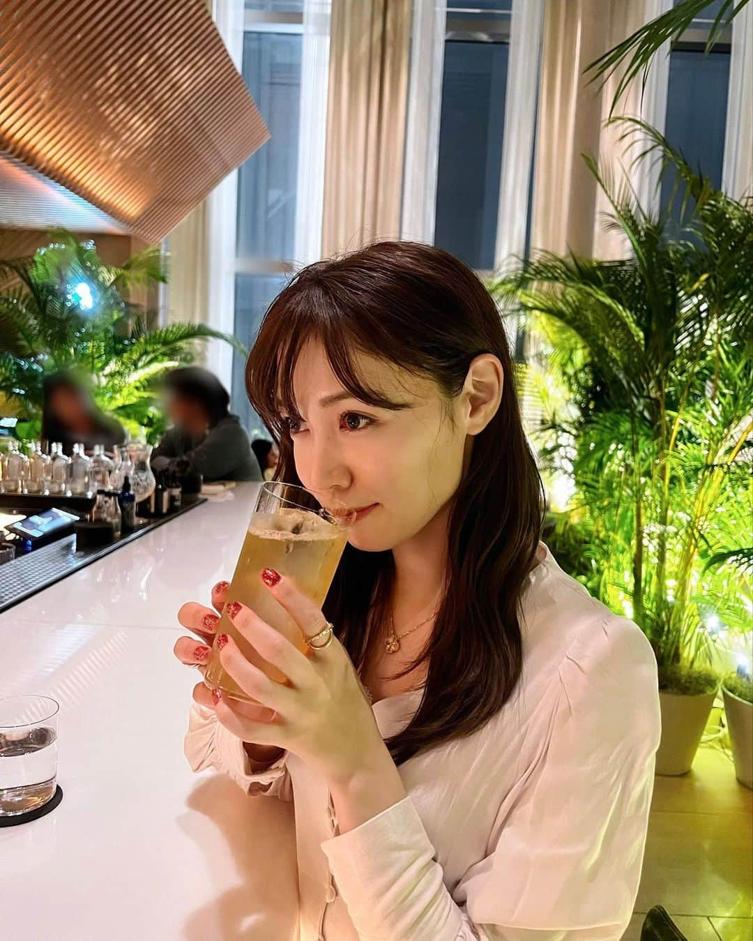 ののさんのインスタグラム写真 - (ののInstagram)「約5ヶ月ぶりにお酒を…🥂 東京アールグレイフィズ 1杯だけだけど飲み終わってから真っ赤に #lobbybar  🗼  #tokyoeditiontoranomon#tokyoedition#tokyo#tokyobar #東京エディション虎ノ門#東京エディション#東京バー#東京グルメ#虎ノ門バー#東京ホテル#東京観光#東京旅行#バー#ワンピ#ワンピース#白ワンピ#フレイアイディー」11月13日 20時31分 - nonoko0309