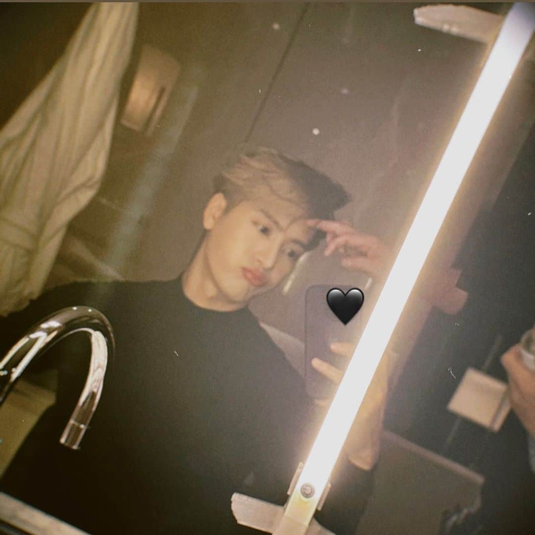 ジャクソンさんのインスタグラム写真 - (ジャクソンInstagram)「Nov.28.」11月13日 20時31分 - jacksonwang852g7