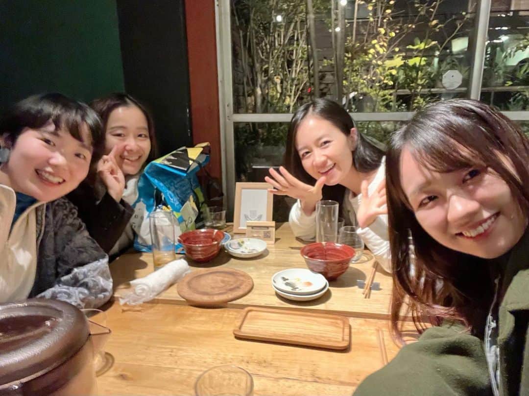 岡田ひとみ（ねんドル）さんのインスタグラム写真 - (岡田ひとみ（ねんドル）Instagram)「学生の頃からねんど教室を手伝ってくれているこたちと。同じテーマで贈ってくれた誕生日プレゼントがとっても素敵でした🍀」11月13日 20時35分 - hitomi_nendol