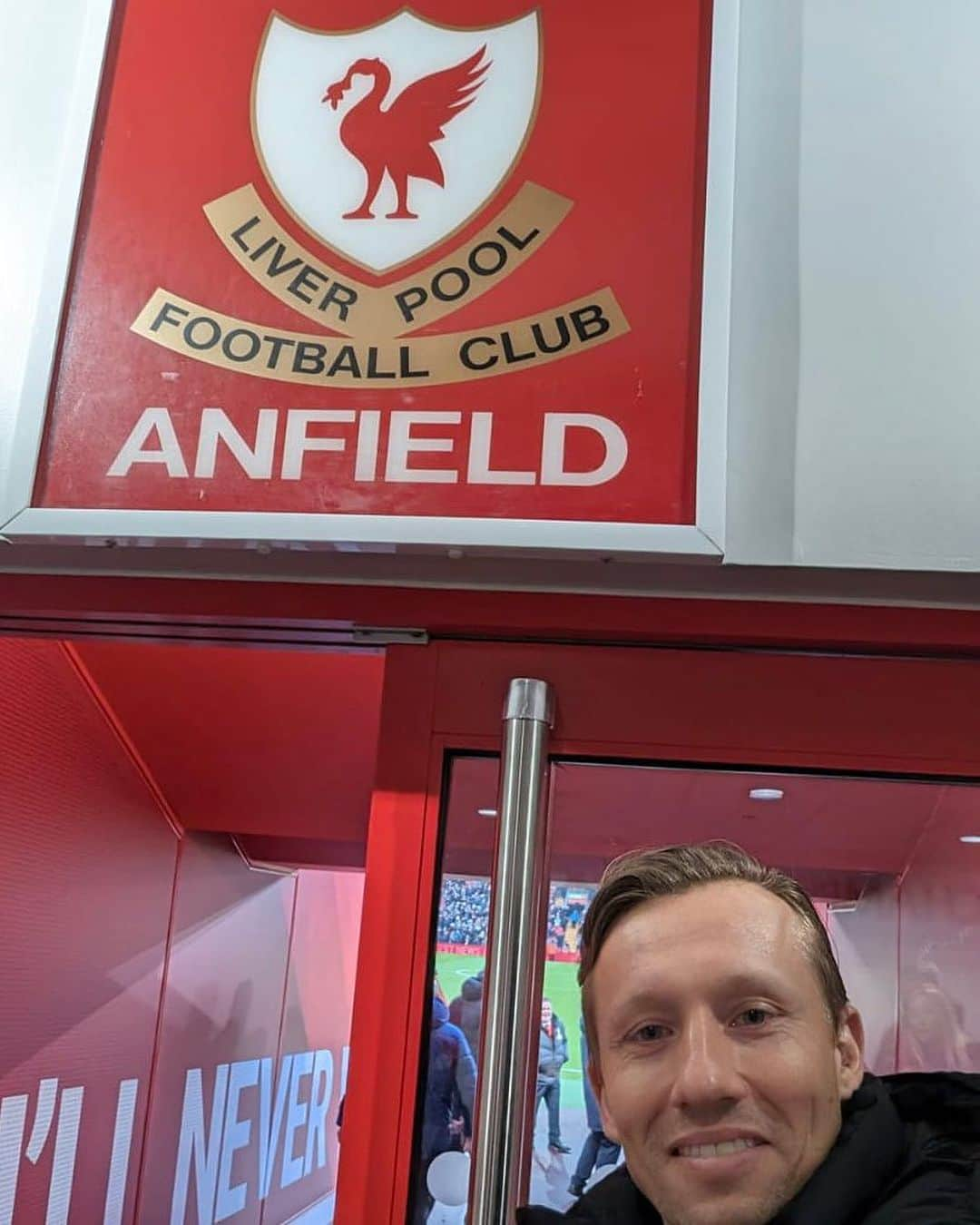 ルーカス・レイヴァさんのインスタグラム写真 - (ルーカス・レイヴァInstagram)「Fantastic weekend I had in Liverpool . Great to see so many friends and be back in Anfield. Thank you all the LFC fans for the reception. YNWA. #oncearedalwaysared」11月13日 20時35分 - leivalucas