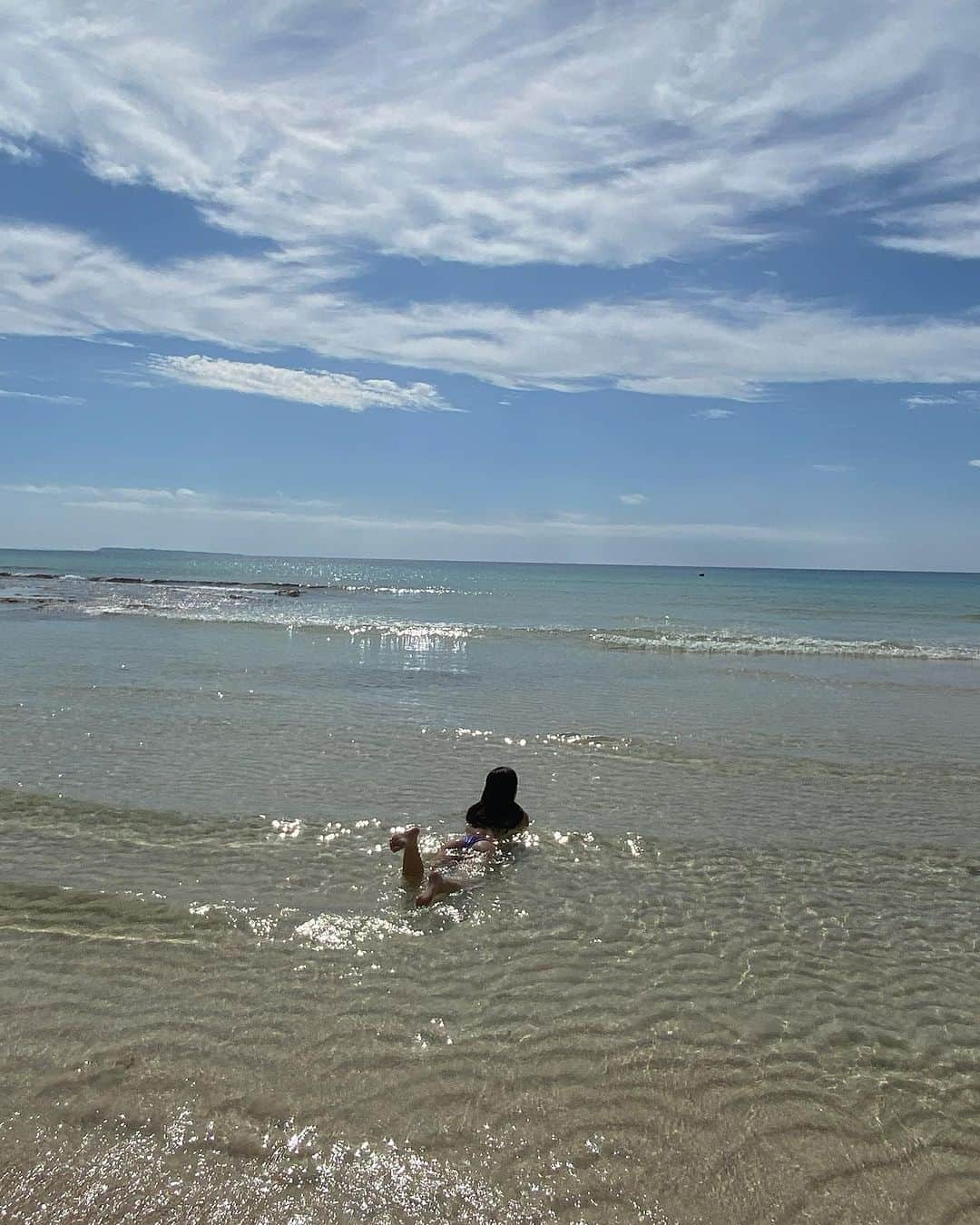 Yumaikaさんのインスタグラム写真 - (YumaikaInstagram)「最後の夏を感じに宮古島へ🏖  珊瑚を見て、娘が一言。 「ブロッコリーがいっぱい！」🥦  0歳の時から、海に連れて行ってるおかげなのか 深い場所でも、波にも、怖気づかず✌🏾 3歳になった今は　海もプールも大好きに💕  毎年、1〜2回は遊びにくる宮古島は いつのまにか家族行事になりました☺️  遊びに来る時は、必ず @masaru_tabiwaku に アテンドしてもらってます🫶🏾 素敵な旅にしてくれて、いつもありがとうございます🤍  つーちゃん、3歳のお誕生日おめでとう✨✨  これからもたくさん思い出つくっていこーね。👶🏻  #宮古島　#誕生日旅行」11月13日 20時36分 - _yumaika_